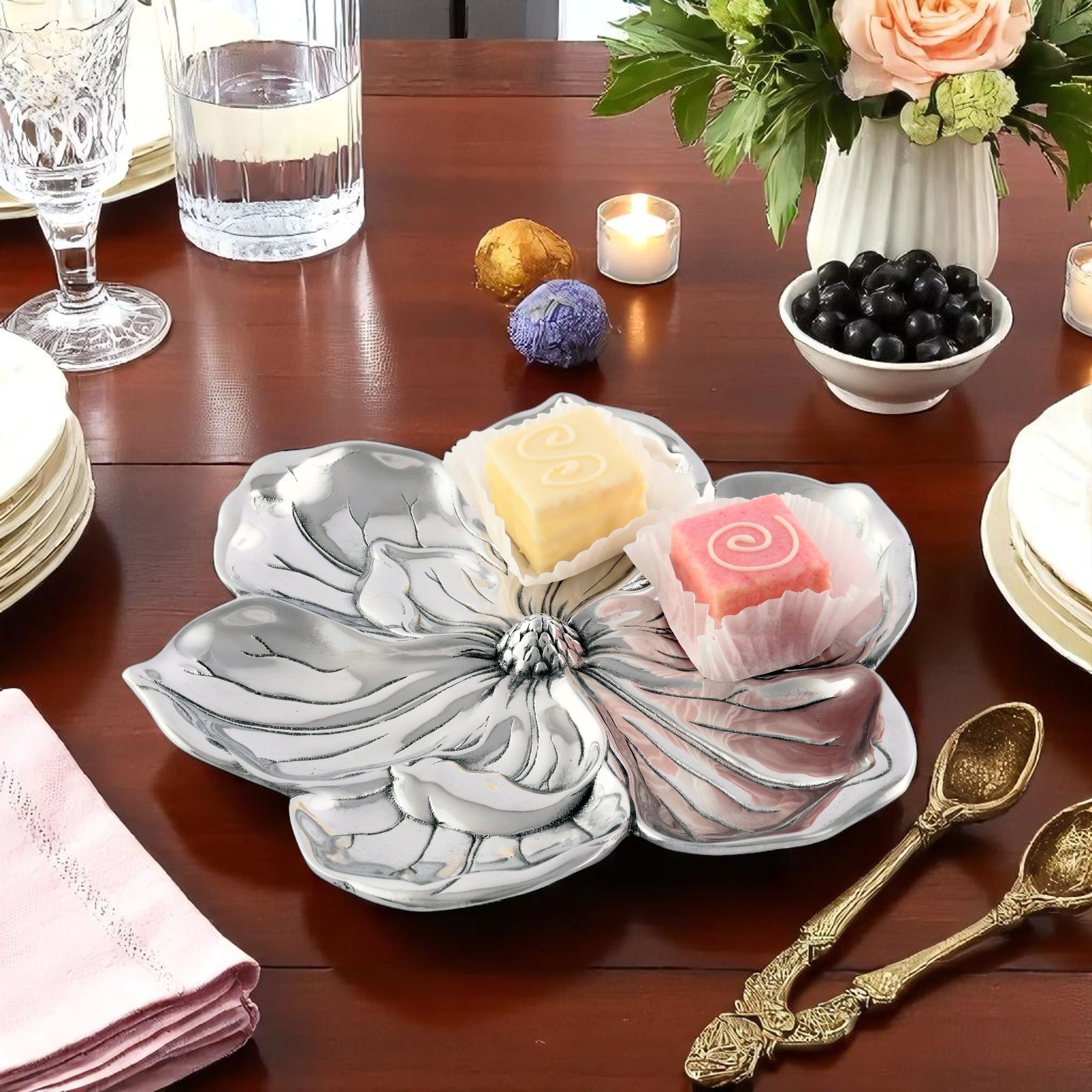 11" Magnolia Blossom Tray