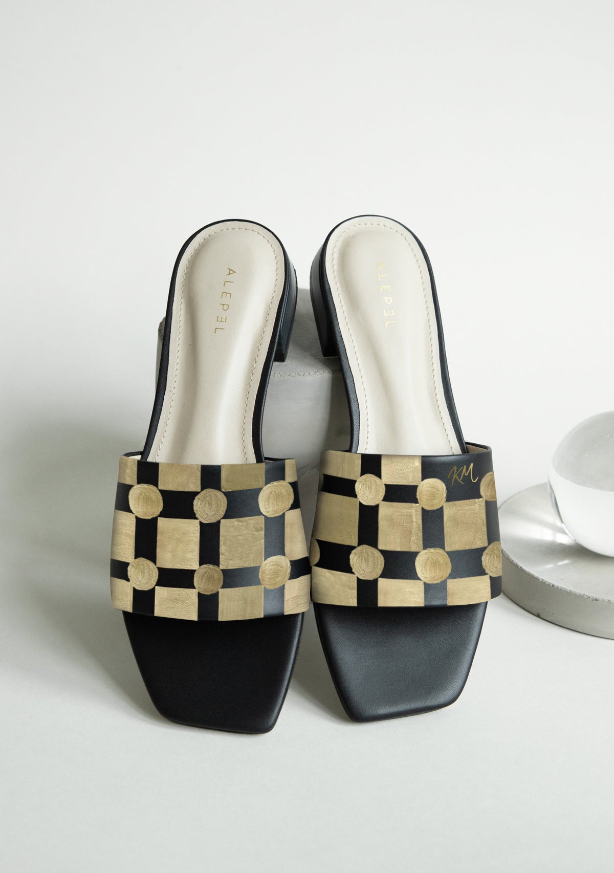 Geos Black Square