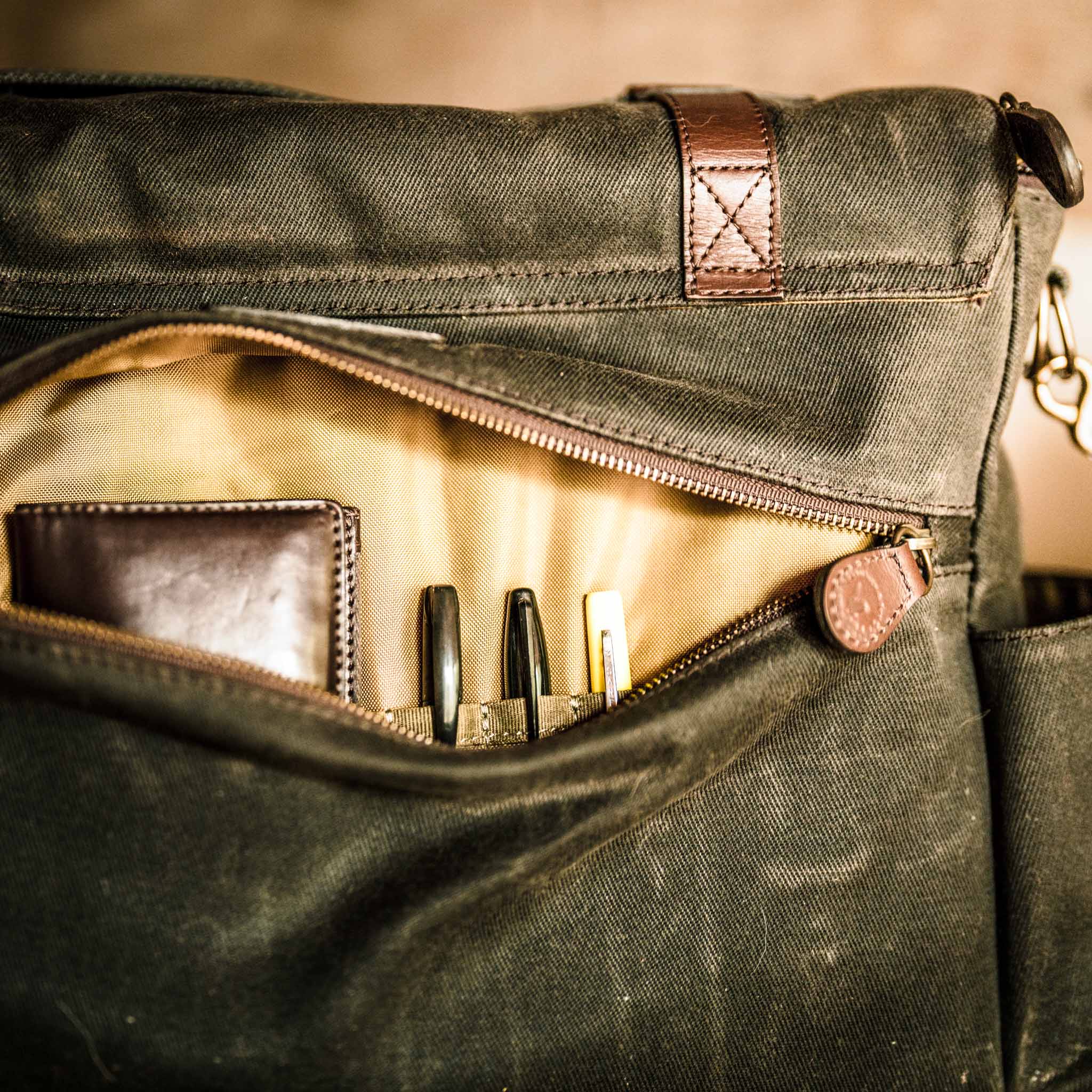 COMMONWEALTH FIELD BAG