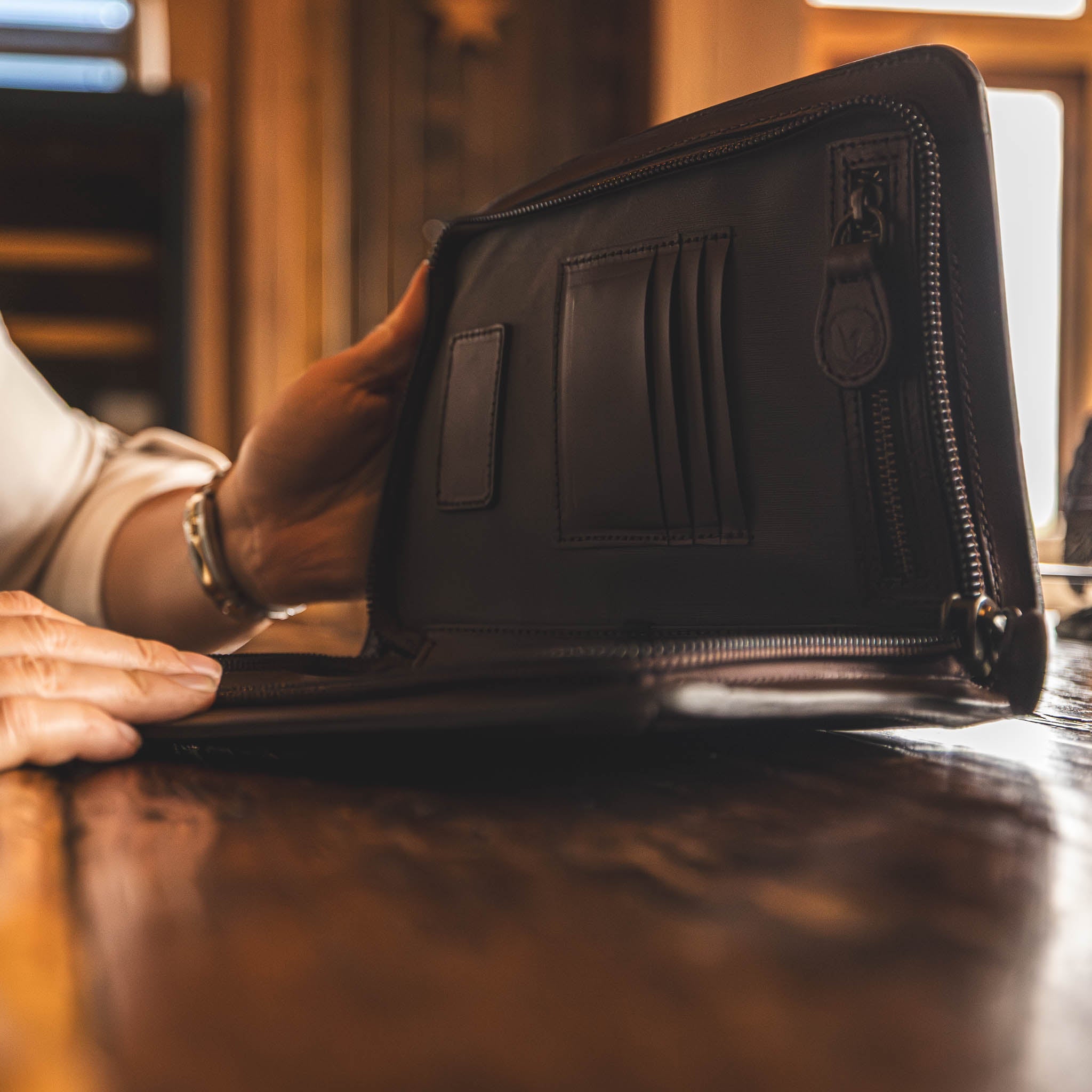 ESSENTIALS EDC PADFOLIO