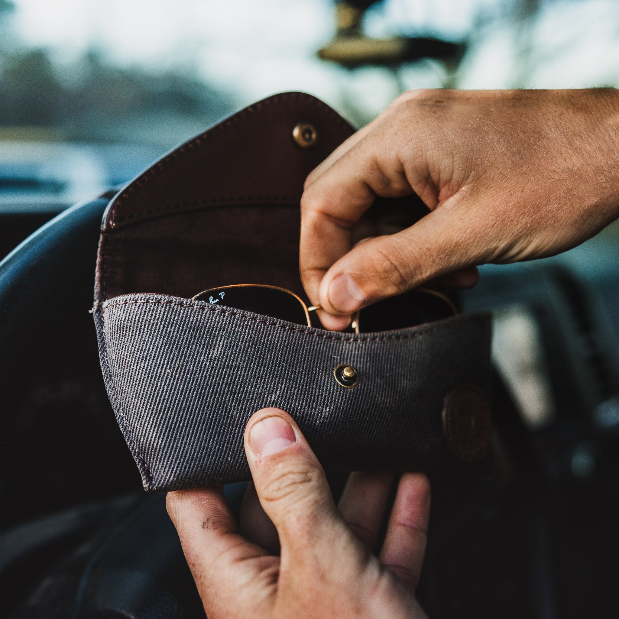 ESSENTIALS EYEWEAR CASE