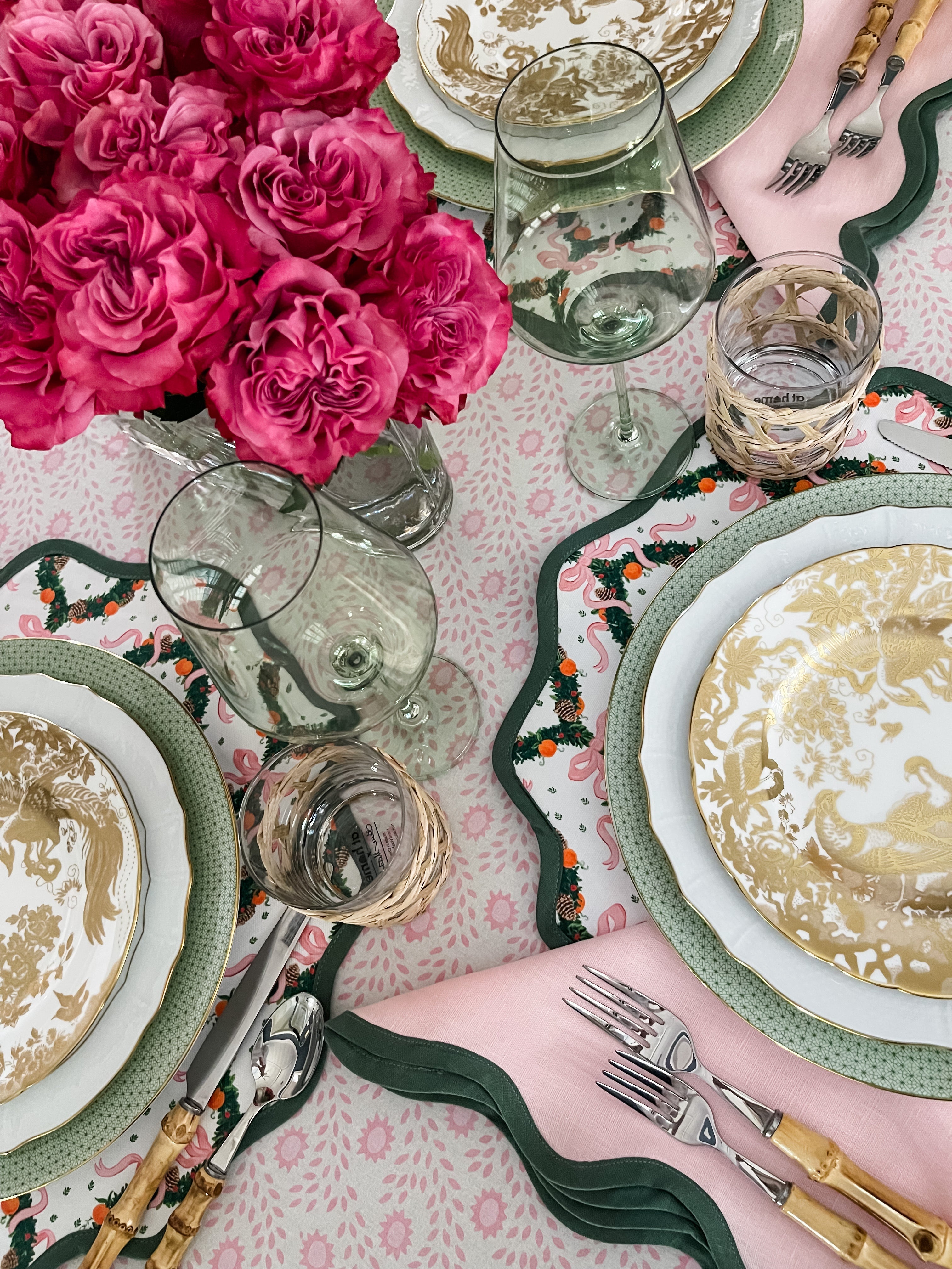 Round Scalloped Placemat in Holiday Wreath - Peony Pink