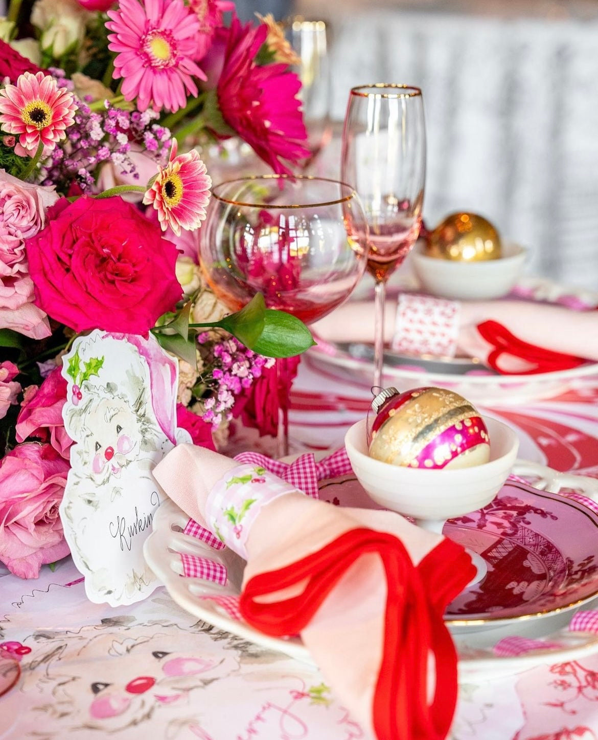 Linen Scalloped Square in Peony Pink with Rosebud Red