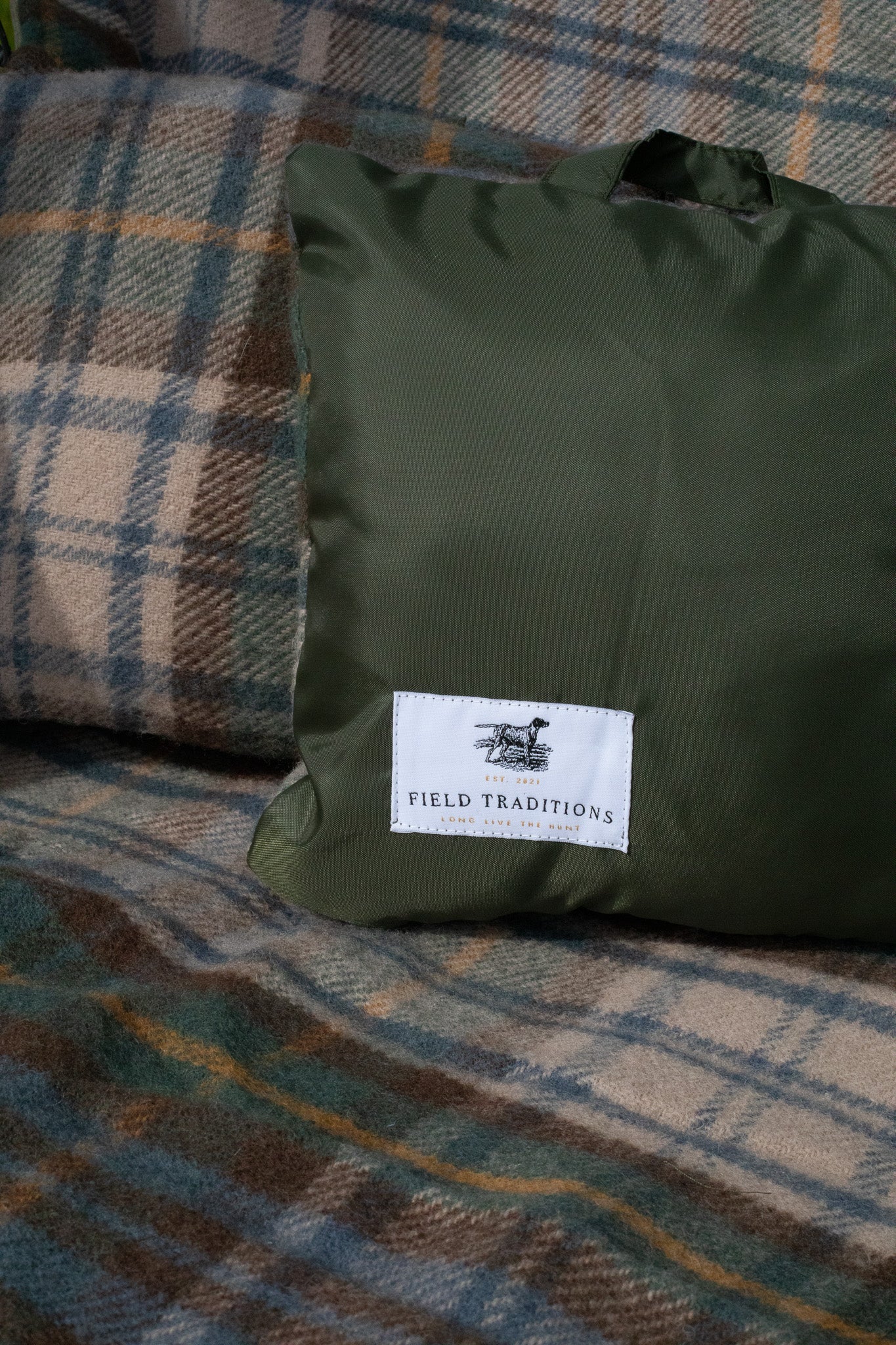 Field Traditions New Wool Tartan Field Picnic Blanket and Cushion Set