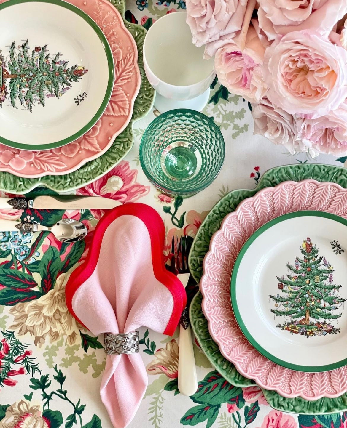 Linen Scalloped Square in Peony Pink with Rosebud Red