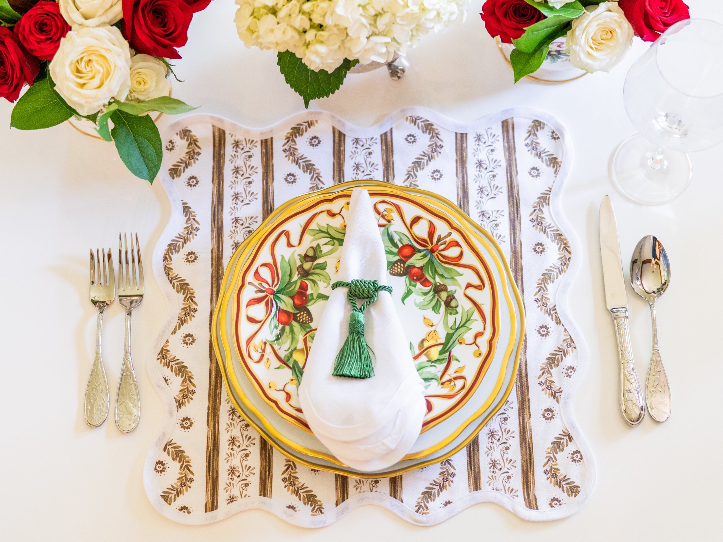 Square Scalloped Placemat | Boxwood Garden - Espresso