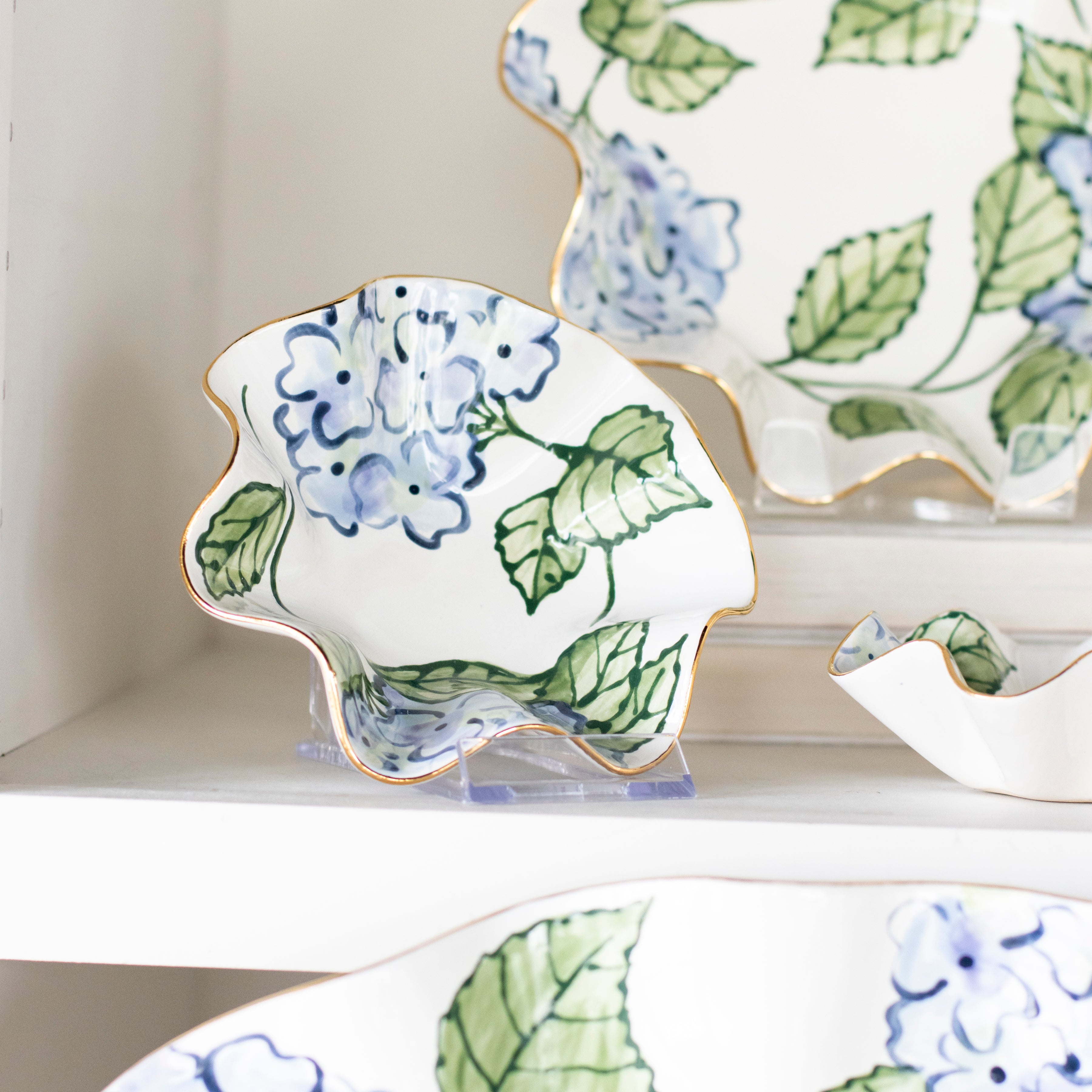 Alene Blue Hydrangea Wavy Bowl