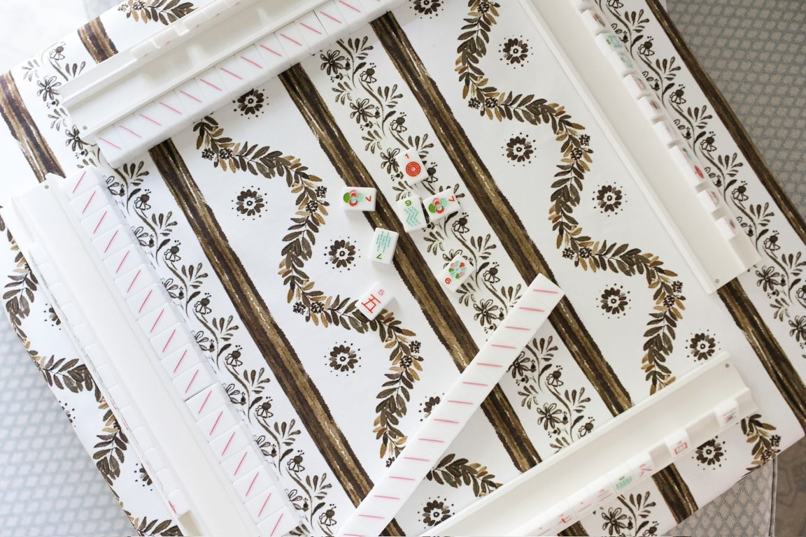 Scalloped Square Table Topper in Boxwood Garden - Espresso