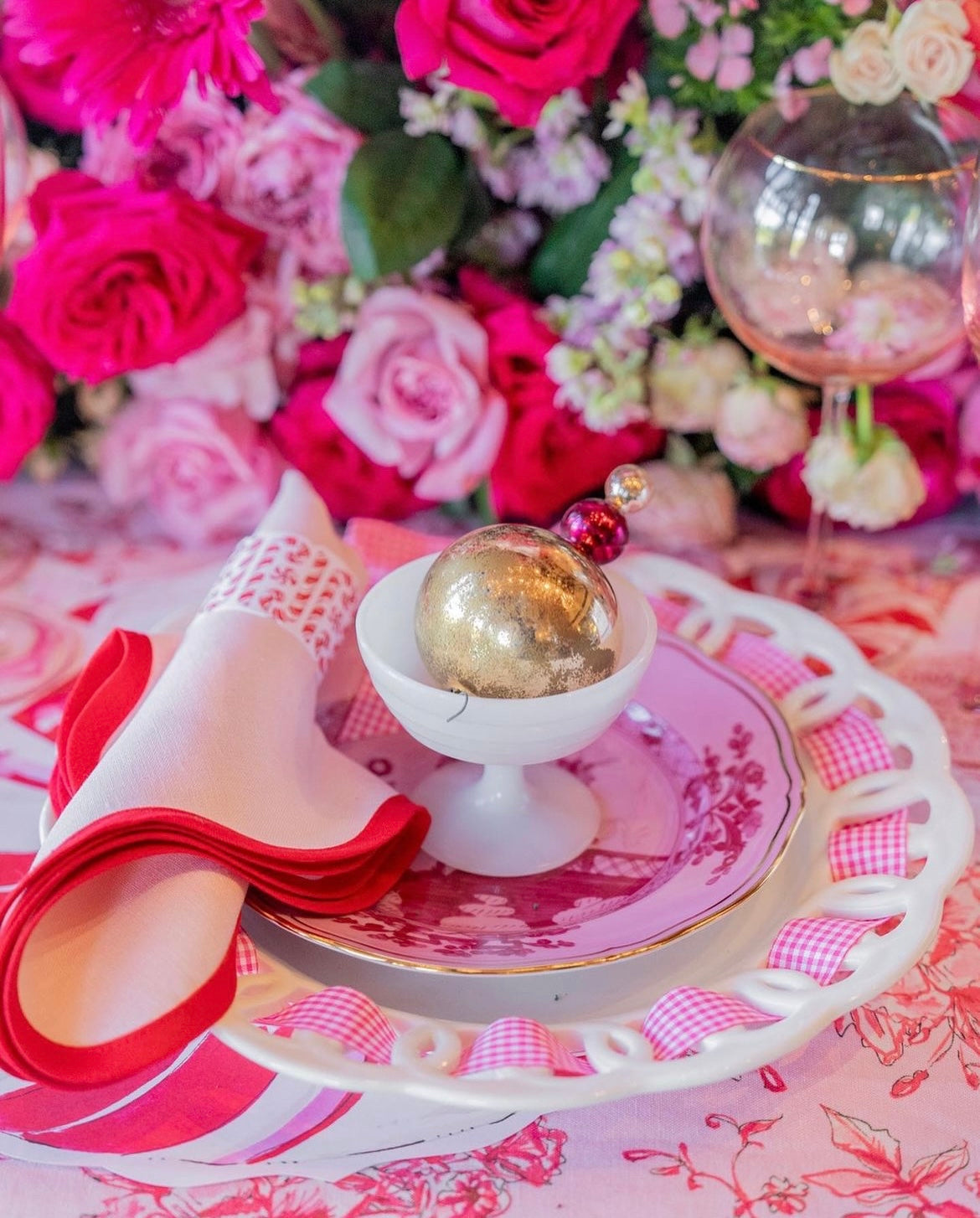 Linen Scalloped Square in Peony Pink with Rosebud Red