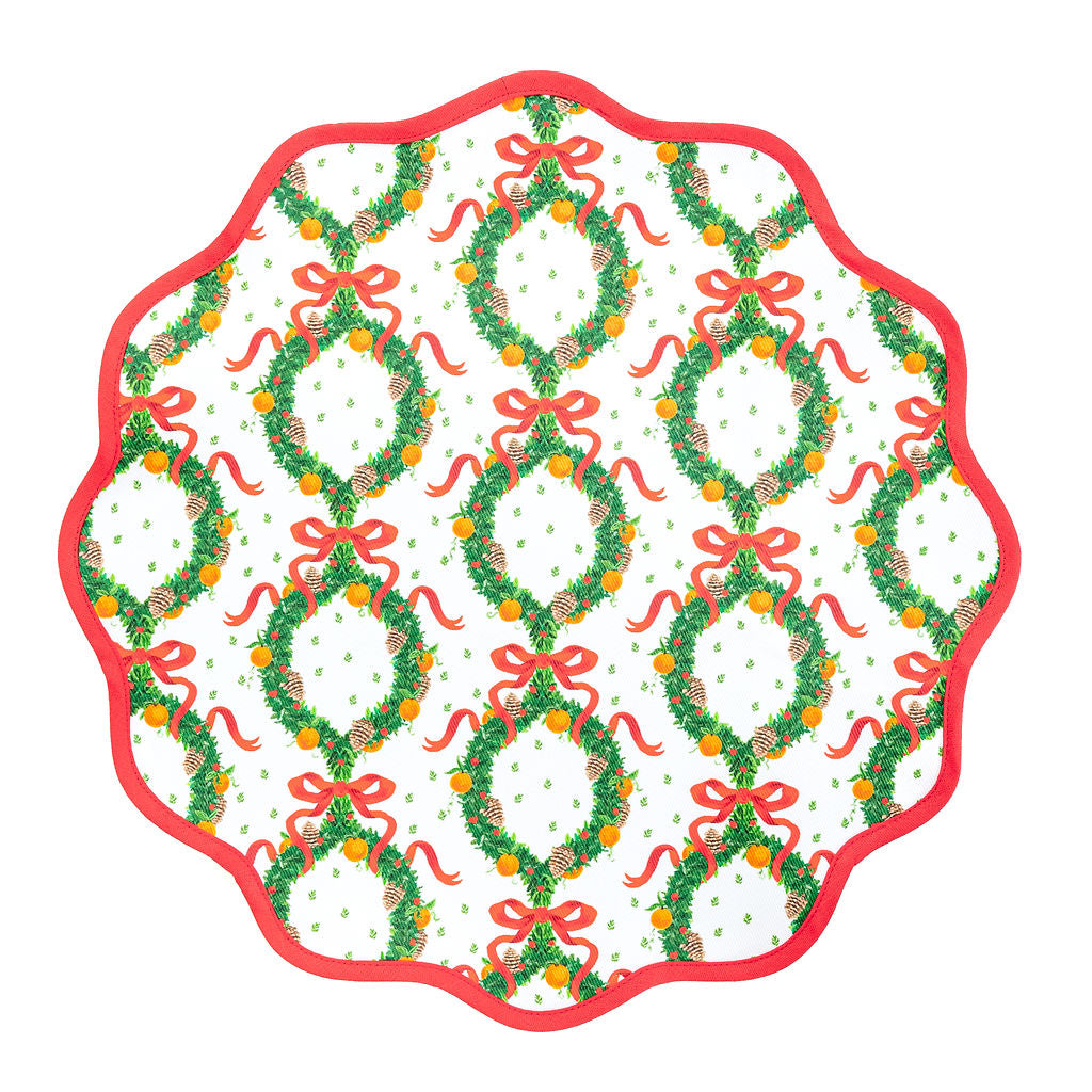 Round Scalloped Placemat in Holiday Wreath - Rosebud Red