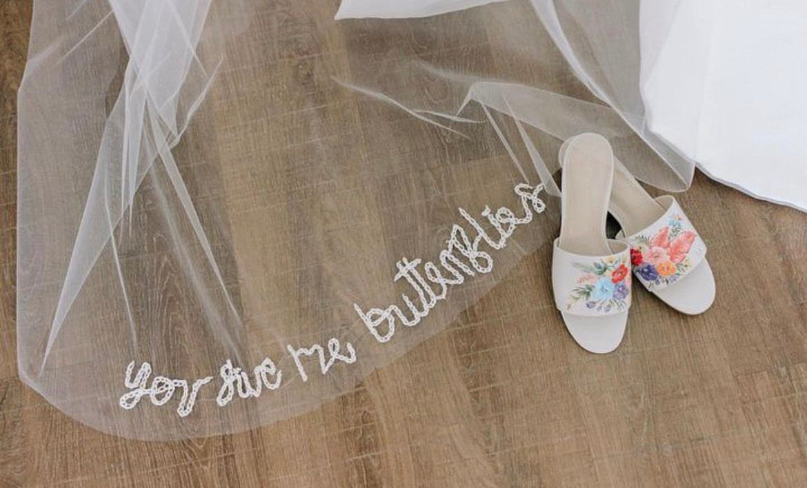 Bridal Bouquet White Slide