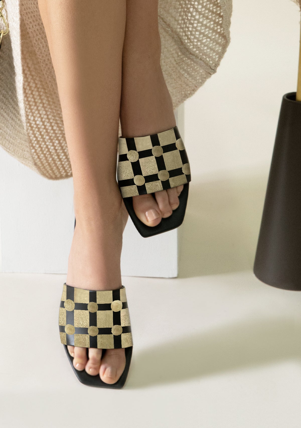 Geos Black Square