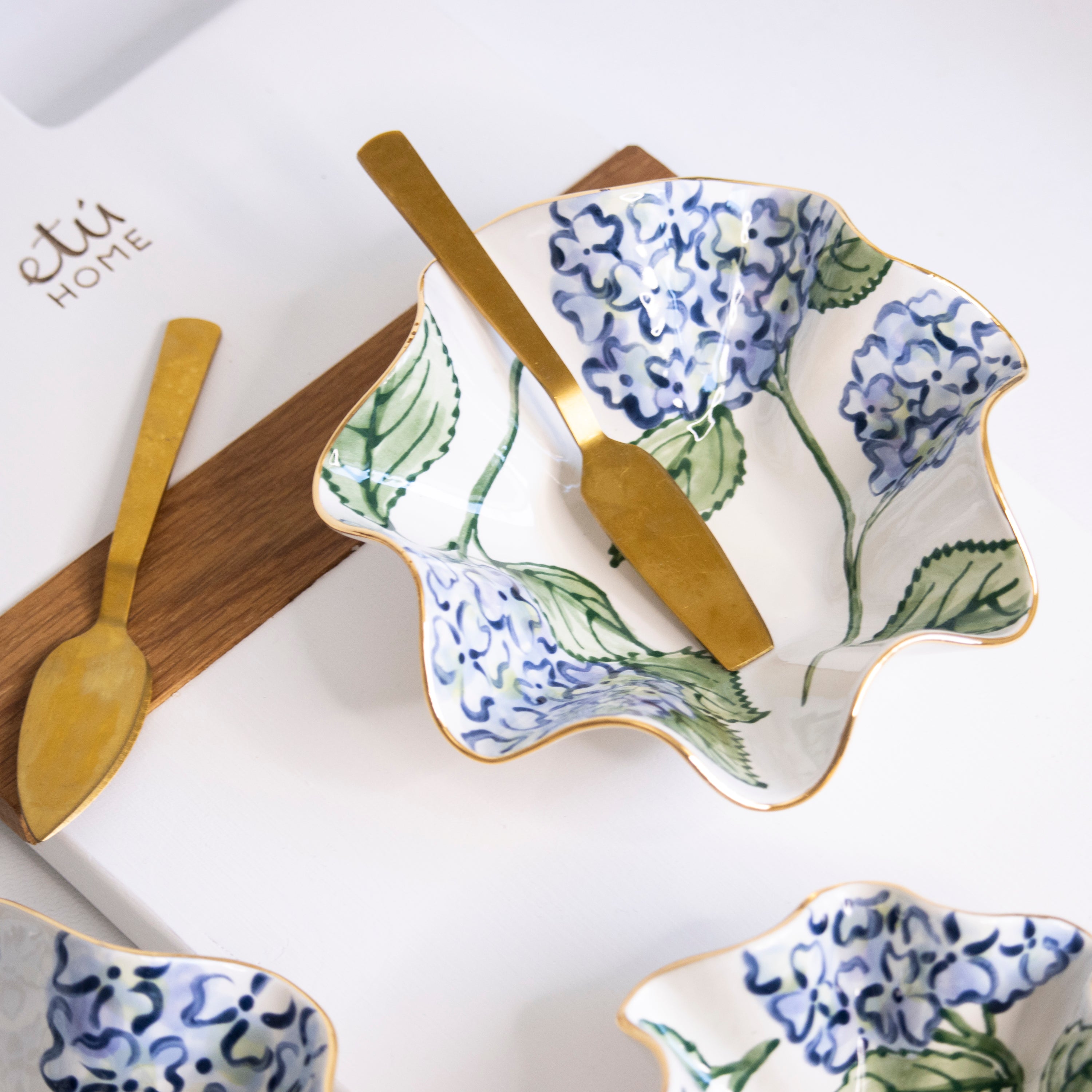 Alene Blue Hydrangea Wavy Bowl