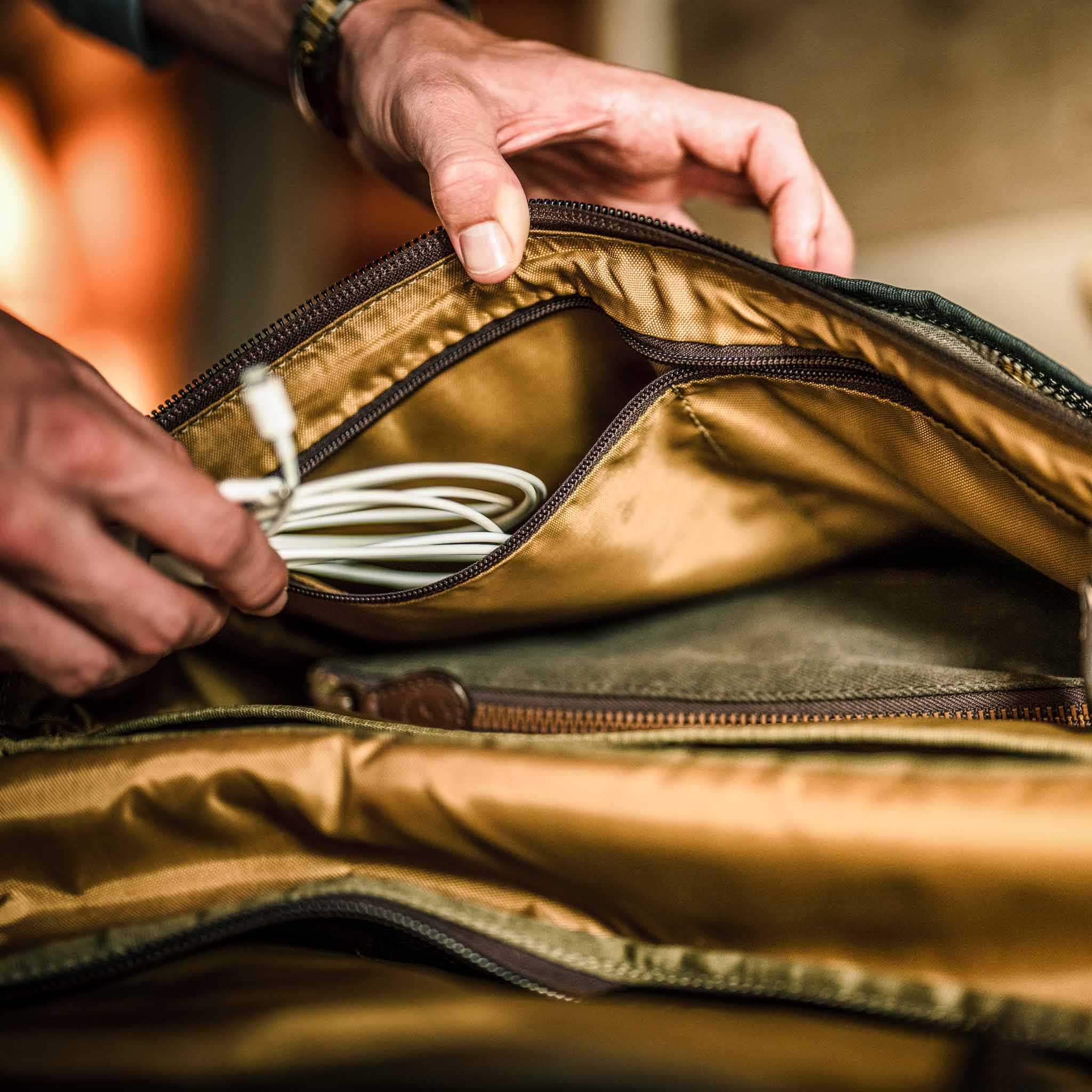 COMMONWEALTH FIELD BAG